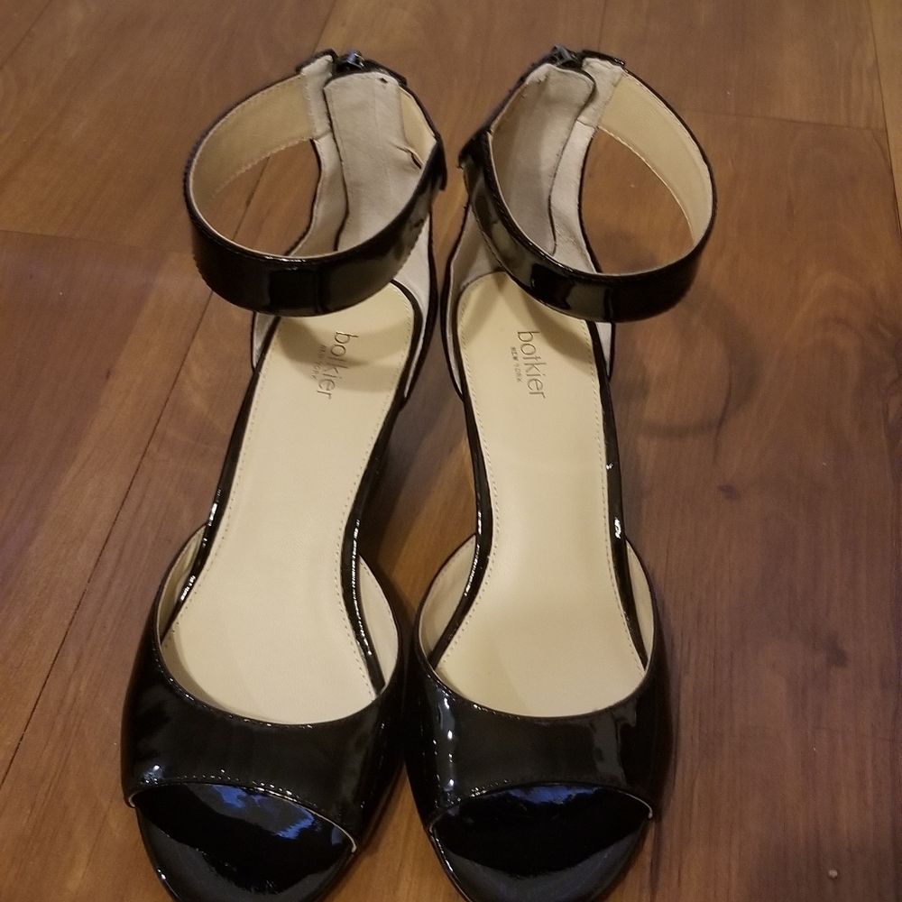 Botkier patent leather sandal